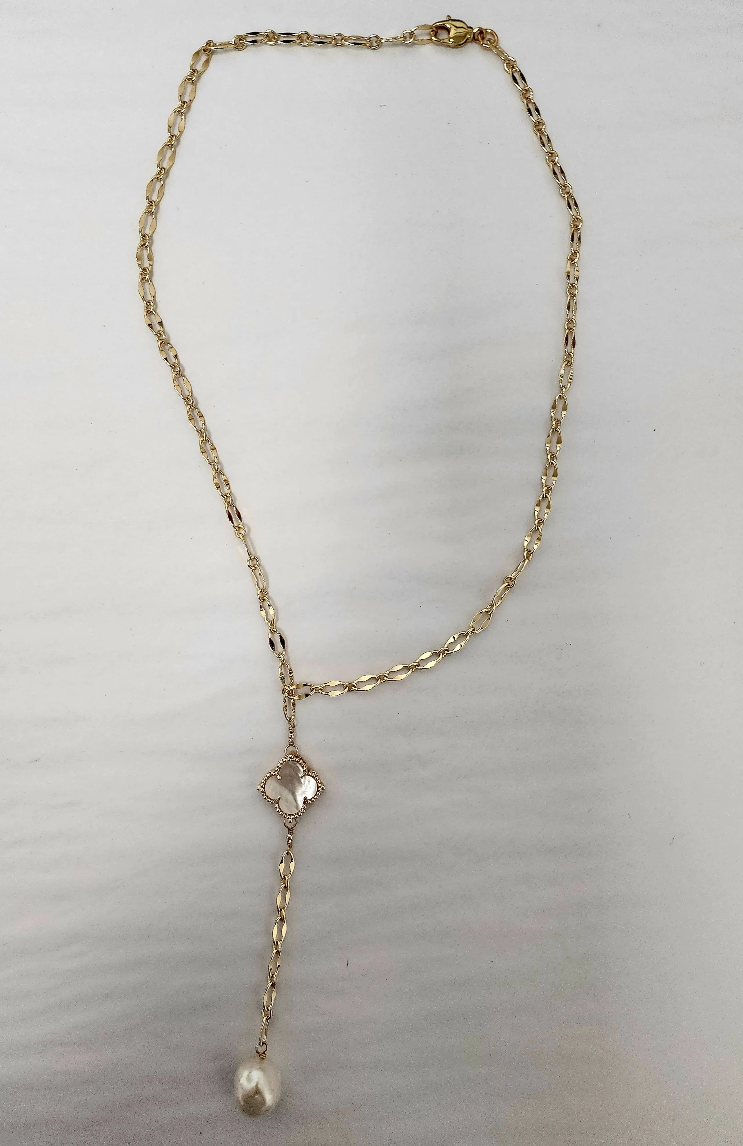 Charlene K Mother Pearl Clover   B Pearl Necklace