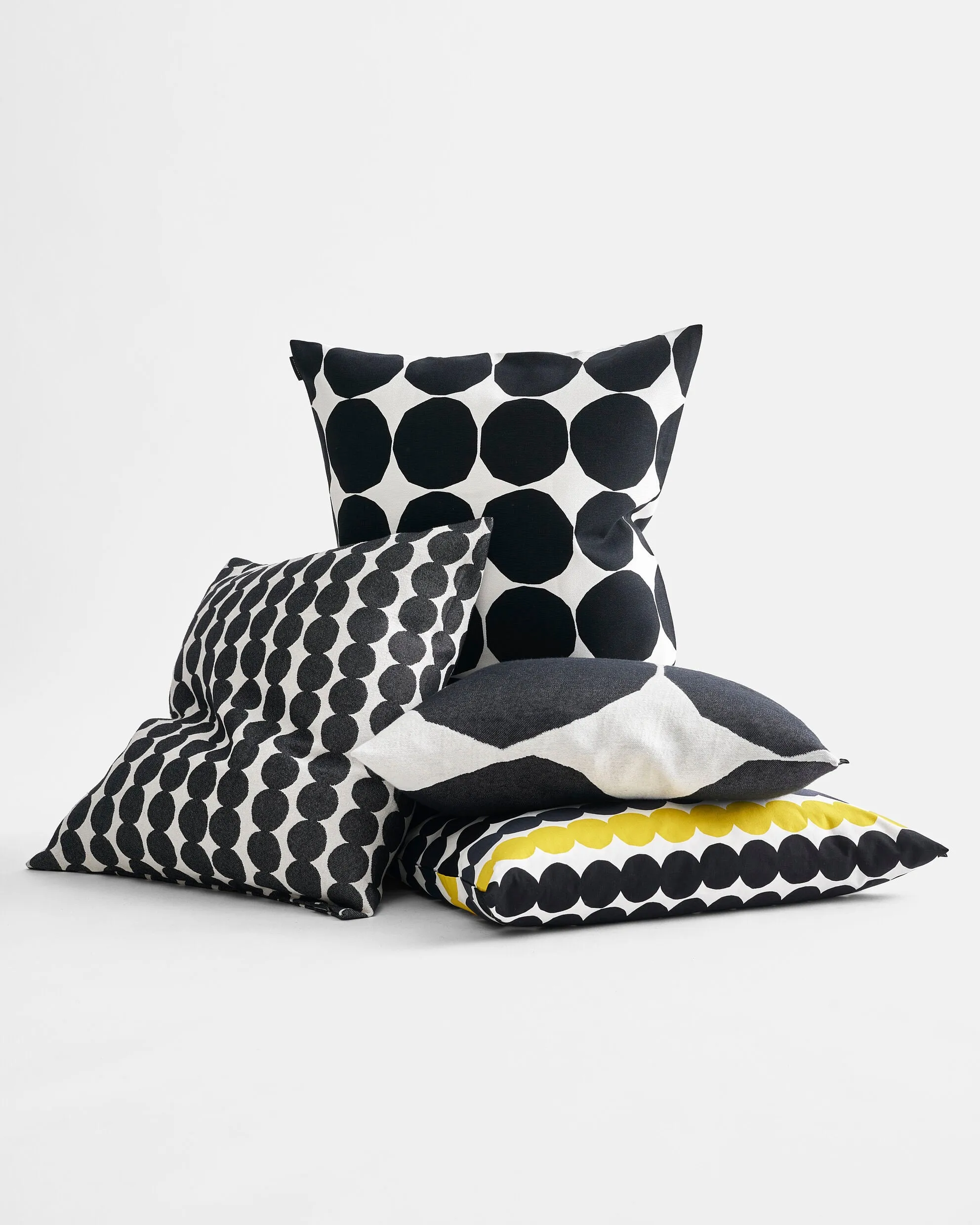 pienet kivet cushion cover